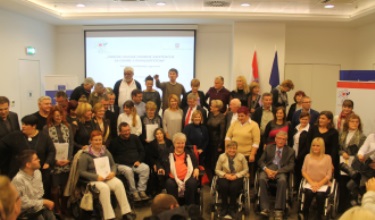 Uručivanje ugovora za dodjelu bespovratnih sredstava Europskog socijalnog fonda Udrugama